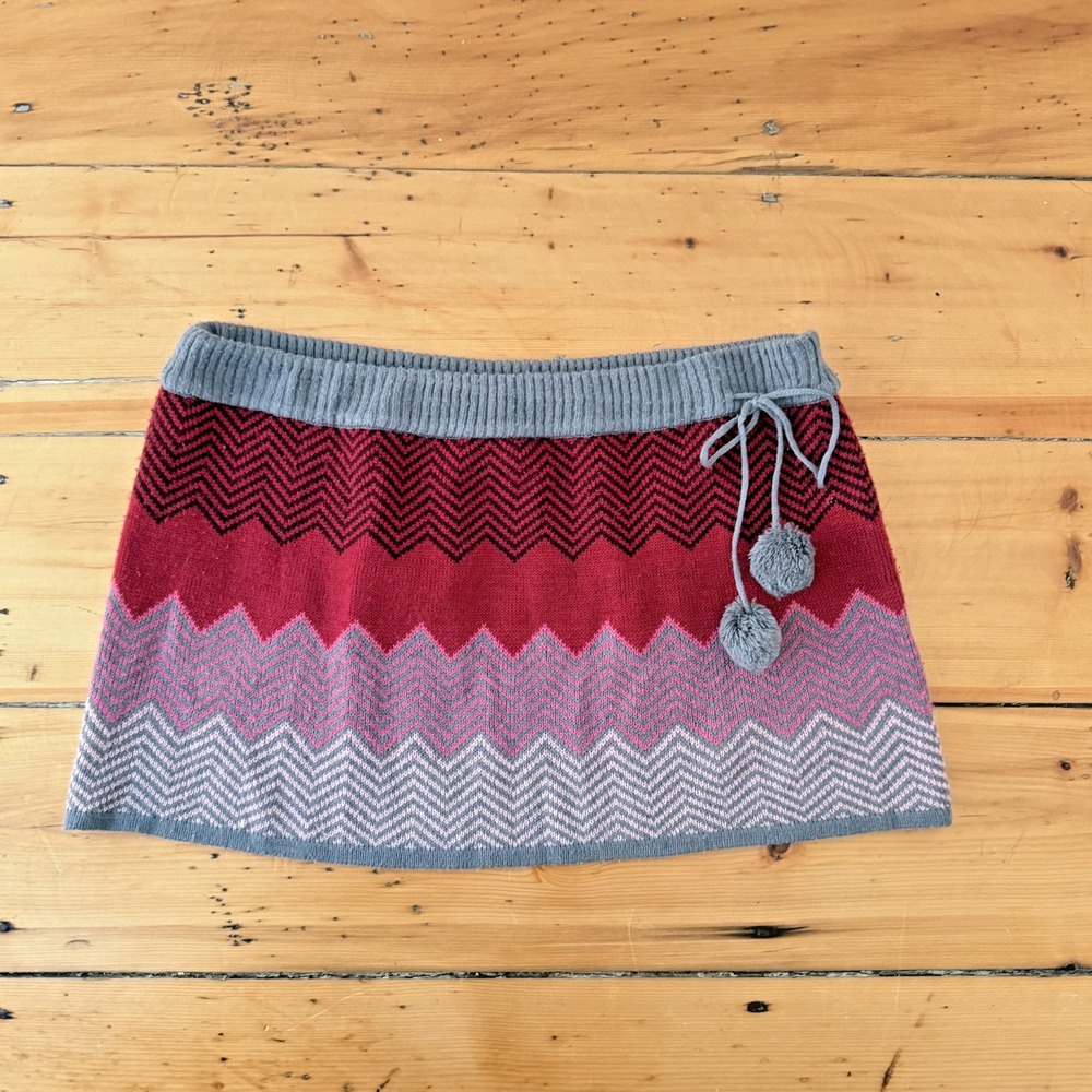 Y2K Women's Red Pink Knit Micro Skirt Size M Boho Apres Ski Indie Pom Pom - Picture 2 of 6